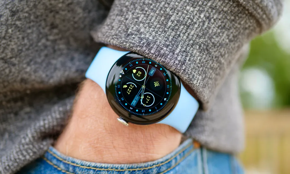 Google Pixel Watch 2 Polished Silver Aluminum Case / Porcelain Active Band